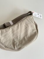 Uniqlo round bag - Image 6