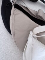 Uniqlo round bag - Image 11