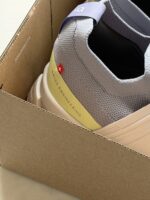ON CLOUD shoes - Image 4